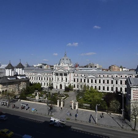University Square - View Of City Boekarest Buitenkant foto